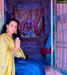 Kangana Ranaut Instagram - #KanganaRanaut visited her Kul Devi Maa Ambika temple in her native village of Mandi in Himanchal Pardesh today 🙏🙏