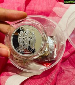 Kangana Ranaut Instagram - I thanked Uttar Pradesh government for their cooperation in our film ( Tejas) shooting and wished Honourable Chief Minister best of luck in his upcoming elections…. I emphasised that we had a tapasavi Raja from Uttar Pradesh Shri Ram Chandra and now we have Yogi AdityaNath … May your reign continues Maharaj ji 🙏 He gifted me a coin which was used at Ram Janm Bhumi Pujan …. What a memorable evening thank you Maharaj ji 🙏💐