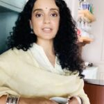 Kangana Ranaut Instagram - #KanganaRanaut's thoughts on chinese funded vs 100% indian travel portal @easemytrip #7LacCroreKaKharcha #VocalForLocal