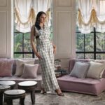 Kangana Ranaut Instagram - #KanganaRanaut gives true Girl Boss and Fashionsta vibes as she poses for a picture at her mesmerizing studio, #ManikarnikaFilms.