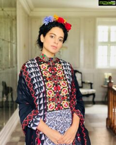 Kangana Ranaut Instagram - Kangana, a gypsy soul, at Rakhi celebrations with her family in Manali. 😍😍😍😍. Swipe to see more 🙂