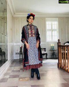 Kangana Ranaut Instagram - Kangana, a gypsy soul, at Rakhi celebrations with her family in Manali. 😍😍😍😍. Swipe to see more 🙂