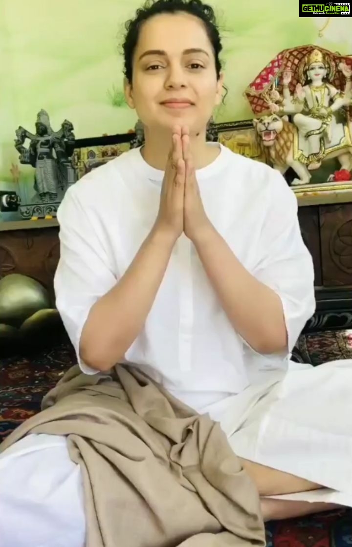 Kangana Ranaut Instagram - सभी लोगों को नवरात्री की बहुत-बहुत शुभकामनाये । इस नवरात्री शायद आप बहार ना जा पाए, या मंदिर में पूजा ना कर पाए, लेकिन आप अध्यात्म और साधना के माधयम से भगवान से जुड़ सकते हैं। . . . . . #KanganaRanaut #Navratri #HappyNavratri #21dayslockdown #coronavirus #covid19