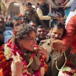Kangana Ranaut Instagram – बाँके बिहारी जी दर्शन…
On my way to Krishan Janm Bhumi…
I don’t know what good karma I did to have your love and kindness Krishna ❤️
Radhe Radhe ❤️