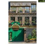 Kangana Ranaut Instagram – #KanganaRanaut’s eclectic workspace for her production house, #ManikarnikaFilms exude elegance and keen sense of aesthetics.

Keep swiping for more pictures and take an eyeful of the beautiful and inspiring workplace, situated in Pali Hills, Mumbai.