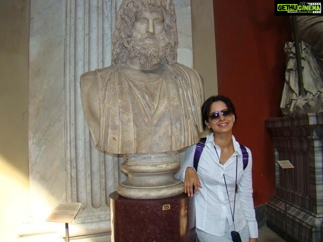 Kangana Ranaut Instagram - Major #Throwback check: Wanderlust Kangana travelling all around Europe (in 2008!!) learning about art-history and wines. Sundays are for reminiscing about those carefree days, till we can travel again ...