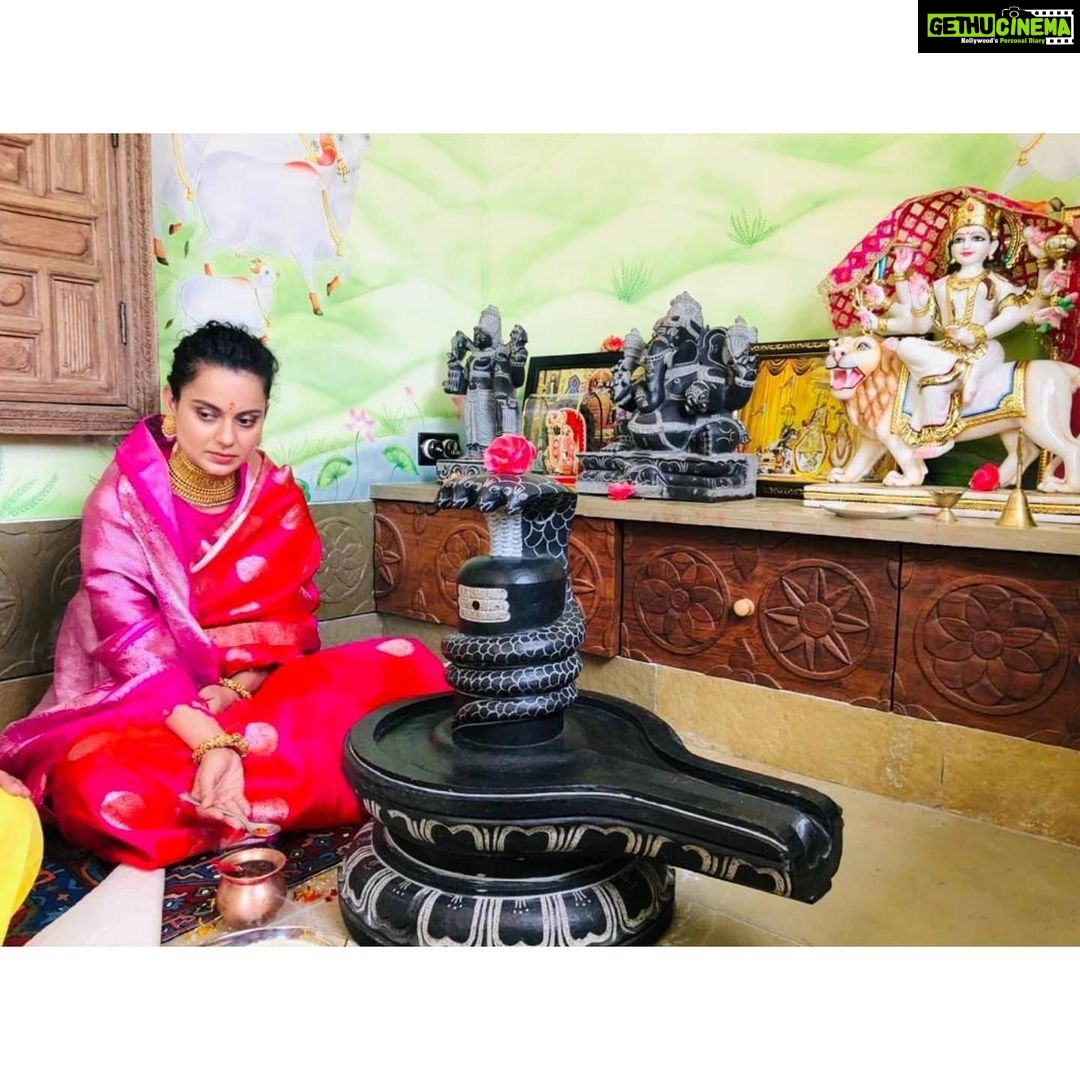 Kangana Ranaut Instagram - The Ranauts organised a birth pooja for the birthday of #KanganaRanaut. Goddess Durga is worshipped during this Pooja in the form of Kanyas. This is pure joy, guys. ๐ . . . . . #HappyBirthdayKanganaRanaut