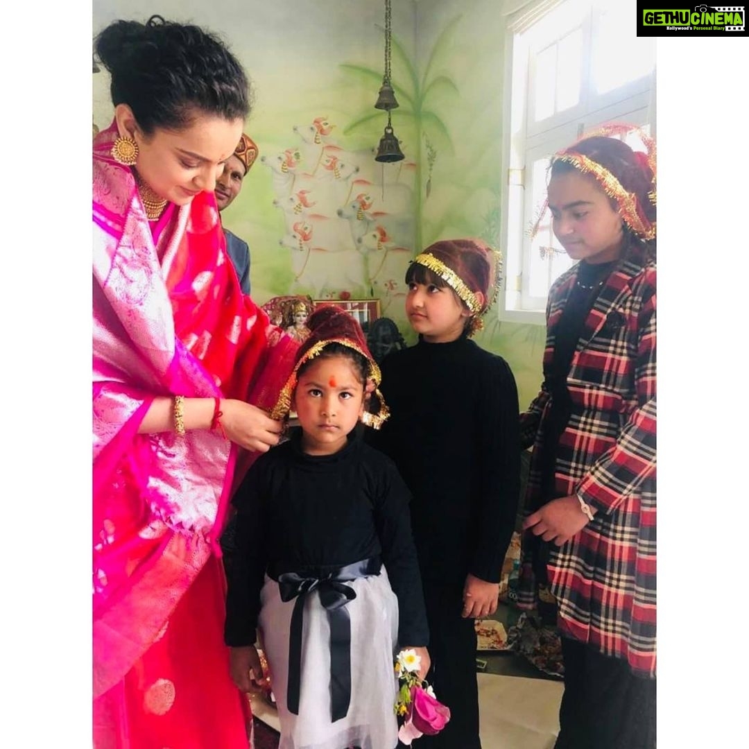 Kangana Ranaut Instagram - The Ranauts organised a birth pooja for the birthday of #KanganaRanaut. Goddess Durga is worshipped during this Pooja in the form of Kanyas. This is pure joy, guys. ๐ . . . . . #HappyBirthdayKanganaRanaut
