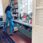 Kangana Ranaut Instagram - A book lover never misses a chance to read. #KanganaRanaut was seen today, shopping for her reading list during her free day in Pondicherry. She is in the city for the shoot of #Thalaivi. Pondichery, Pondi