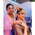 Kangana Ranaut Instagram - Wishing Maria Sharma a glorious five decades in the Indian film industry. This legendary hair stylist who worked with screen icons like Hema Malini, Sharmila Tagore, Helen and Manisha Koirala completed 50 years on the sets of Thalaivi. #KanganaRanaut started her career with Maria Ji with films like 'Woh Lamhe' and 'Once Upon A Time in Mumbai'. Here she's seen putting final touches on Kangana's stunning Indian look for #Thalaivi. Stay tuned for more.