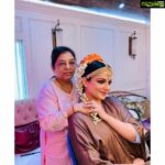 Kangana Ranaut Instagram - Wishing Maria Sharma a glorious five decades in the Indian film industry. This legendary hair stylist who worked with screen icons like Hema Malini, Sharmila Tagore, Helen and Manisha Koirala completed 50 years on the sets of Thalaivi. #KanganaRanaut started her career with Maria Ji with films like 'Woh Lamhe' and 'Once Upon A Time in Mumbai'. Here she's seen putting final touches on Kangana's stunning Indian look for #Thalaivi. Stay tuned for more.