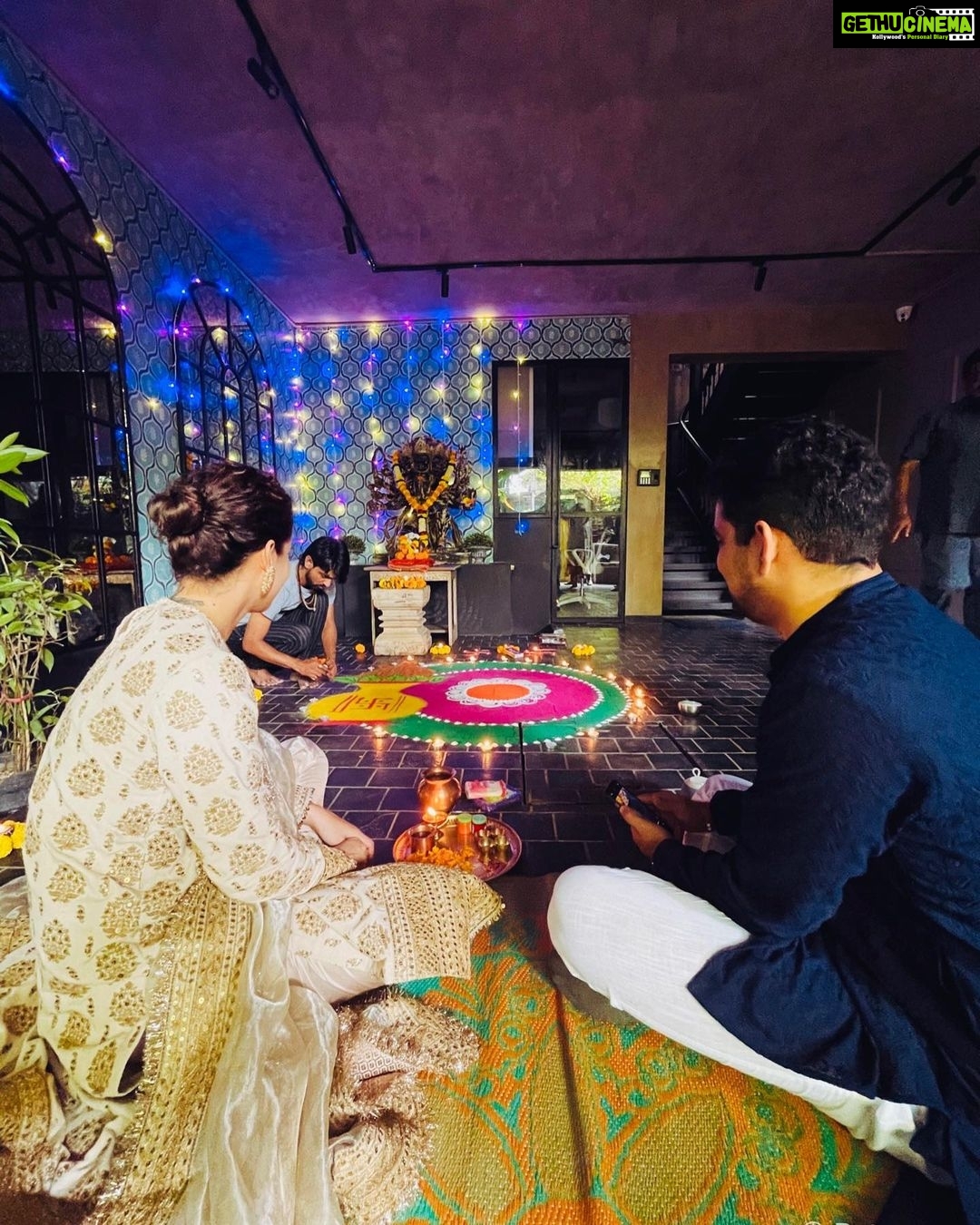 Kangana Ranaut Instagram - No excitement like Diwali excitement…. Morning Pooja at the office… Next week our first production Tiku weds Sheru is going on the floor… I came to the city with nothing… Gratitude for all the divine blessings I had along the way … Looking back this journey seems surreal… Happy Diwali to all 🪔 @manikarnikafilms