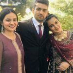 Kangana Ranaut Instagram - #KanganaRanaut with her brother, Aksht Ranaut (middle) and his fiancé, Ritu Sangwan (left) pose for a picture in Himachal today for theirs cousin's engagement 😍😍😍😍😍