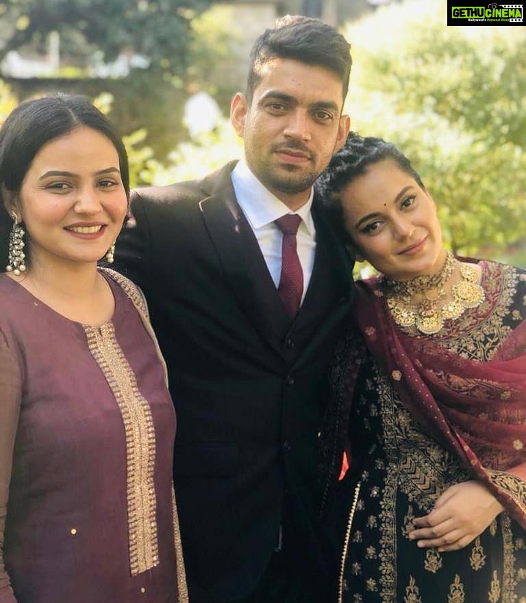 Kangana Ranaut Instagram - #KanganaRanaut with her brother, Aksht Ranaut (middle) and his fiancΓ©, Ritu Sangwan (left) pose for a picture in Himachal today for theirs cousin's engagement πππππ