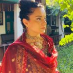 Kangana Ranaut Instagram – Looking otherworldly in a stunning @ri_ritukumar ensemble, #KanganaRanaut attends her cousin’s engagement. 😳🥰🤩😍