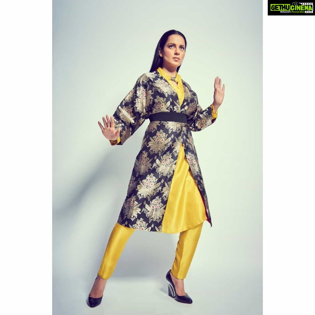 Kangana Ranaut Instagram - Fashion tip for the day: Ninja but make it fashion. (On set of Indian Idol today for #pangapromotions) 🥰 Credits: Outfit : @raw_mango Necklace : @amrapalijewels Footwear : @cl.india Styling : @stylebyami @shnoy09 @tanyamehta27 Make up : @loveleen_makeupandhair Hair : @hairbyhaseena Picture credit : @ravindupatilphotography