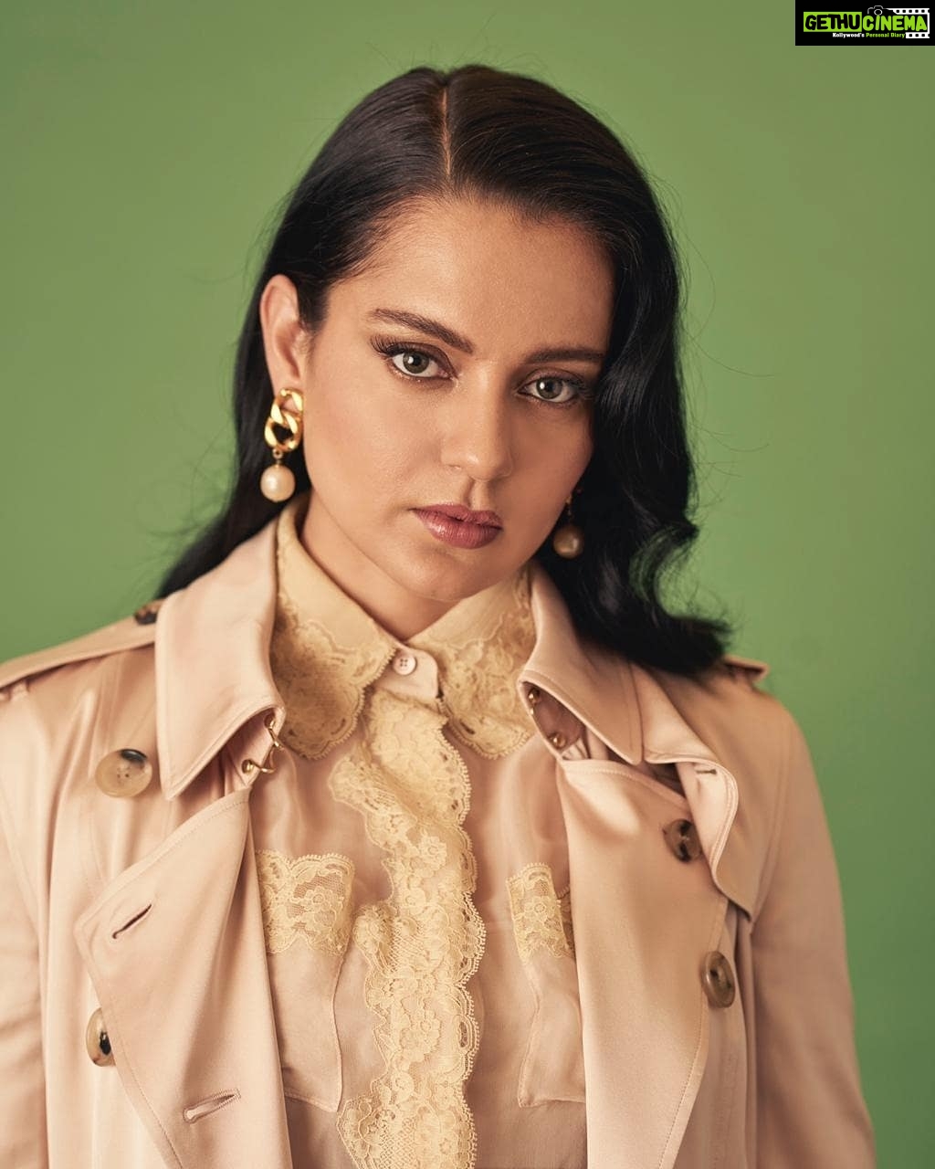 Kangana Ranaut Instagram - #KanganaRanaut shows us how to wear nude-on-nude-on-nude for her outing today with @ficci_india @janiceseq85 #pangapromotions #Pangastories #Panga . . . Outfit : @burberry Earrings : @viangevintage Styling : @stylebyami @shnoy09 @tanyamehta27 Make up : @loveleen_makeupandhair Hair : @hairbyhaseena Picture credit : @akshay.rao.photography