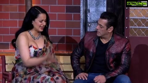 Kangana Ranaut Instagram - Biggboss mein #Panga hone Wala hai! Yes, you’ve heard that right! Aarahi hai #KanganaRanaut milne #BiggBoss ke gharwalo se. Watch Kangana and @BeingSalmanKhan on colours tomorrow at 9PM!