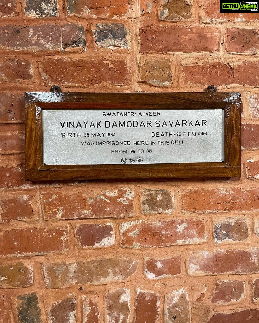 Kangana Ranaut Instagram - Today on arriving in Andaman island I visited Veer Savarkar's Cell at Kala Pani, Cellular Jail, Port Blair… I was shaken to the core … when inhumanity was at its peak even humanity rose to its peak in the form of Savarkar ji and looked it in the eye, faced every cruelty with resistance and determination… How scared they must have been of him not only they kept him in Kala Paani in those days it must be impossible to escape from this tiny island in the middle of sea yet they put chains on him built a thick walled jail and locked him up in a tiny hole, imagine the fear as if he can fly on thin air across the never ending sea, what cowards… !! This cell is the truth of Aazadi not what they teach us in our text books …. I meditated in the cell paid my gratitude and deepest respect to Veer Savarkar ji… स्वतंत्रता संग्राम के इस सच्चे नायक को मेरा कोटि कोटि नमन 🇮🇳 जय हिंद 🇮🇳