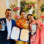 Kangana Ranaut Instagram - We all grow up with a deep desire to be worthy of our parents love, care and sacrifices… After all the troubles I give my mummy papa such days seem to make up for all those mischiefs .. Thank you for being my mummy papa I wouldn’t want it any other way … ❤️❤️❤️❤️❤️🎉🤩