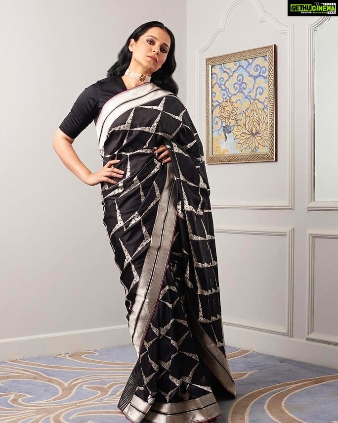 Kangana Ranaut Instagram - Sari Swag. The Queen looking divine in a woven sari for the Republic summit in Delhi. . . . Outfit : @raw_mango Choker : @manojanddev Jootis : @needledust Styling : @stylebyami @shnoy @tanyamehta27 Photographer : @yashasvisharma Hair: @hairbyhaseena Makeup: @loveleen_makeupandhair