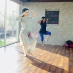 Kangana Ranaut Instagram - Behind all the glits and glam of stardom, surreal movie sets, larger than life characters, and more, we bring you a sneak peak into what actually goes into the making of every monumental movie project. #ActorsWorkshop #ActorLife #thalaivi