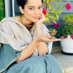 Kangana Ranaut Instagram – #TeamKanganaRanaut wishes you a very happy and prosperous Diwali. We urge you to not make it a festival of sound and chaos. But, a festival of lights and happiness. 🤗🎇🕯️