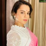 Kangana Ranaut Instagram - This morning wrapped Moradabad schedule of #Tejas and landed in Lucknow… All set to meet Honourable Chief Minister of Uttar Pradesh… Shri Yogi Adityanath ji… Thank you @chettiaralbert @hairbyhaseena for helping me get ready… @rizwan.syed04 for assistance And special thanks to my Manipuri designer friend @robertnaoremstudio for this gorgeous weave 💖💗💐💞💓