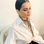 Kangana Ranaut Instagram – Sneak peak of the #Indiafashionweek grand finale look. Stay tuned for much more… Make up & hair : @deepa.verma.makeup 
Styling: @gautamkalraindia 
Jewelry: @amrapalijewels 
@fdciofficial #lmifwss20
