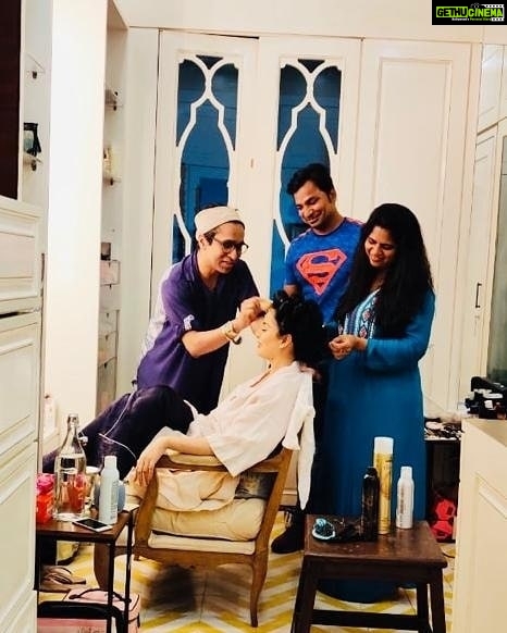 Kangana Ranaut Instagram - Sitting in her walk-in wardrobe and getting ready for Femina Flaunt Salon Launch today. Stay tuned for more. Hair : @hairbyhaseena Make up : @anilc68