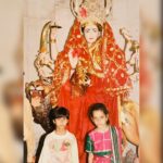 Kangana Ranaut Instagram - Found another gem ha ha … From school picnic to a temple premises…. Jai Mata di 🙏