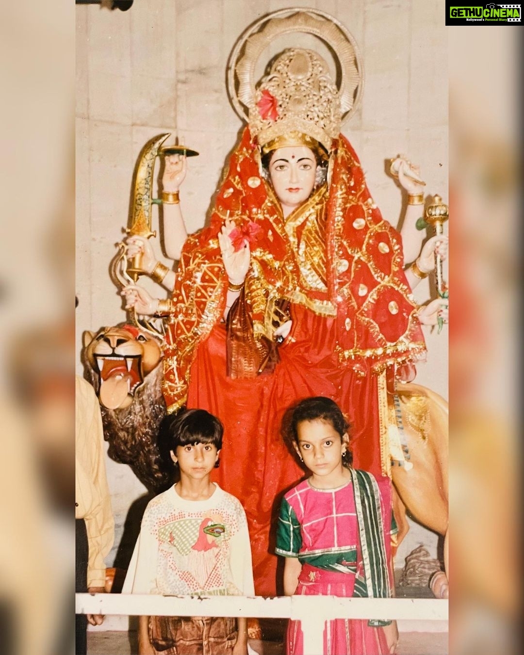 Kangana Ranaut Instagram - Found another gem ha ha … From school picnic to a temple premises…. Jai Mata di 🙏