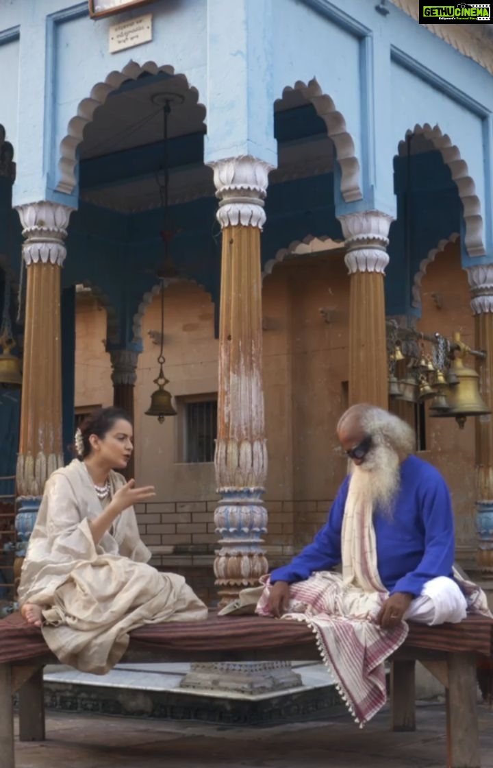 Kangana Ranaut Instagram - Kangana asks some intriguing questions to @sadhguru regarding the science behind religion and worship. The answers will amaze you! 😯 . . . . . . . #KanganaRanaut #sadhguru #ishafoundation