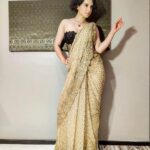 Kangana Ranaut Instagram - Chief Guest #KanganaRanaut has arrived!! 👸 Looking gorgeous AF in her @taruntahiliani saree at the #MillenniumBrillianceAwards 2019 in Thailand. 😍 . . ⭐ Credits ⭐ Outfit: @taruntahiliani Necklace: @latique.in Stylist: @shnoy09, @stylebyami Makeup: @chettiaralbert Hair: @hairbyhaseena Bangkok, Thailand
