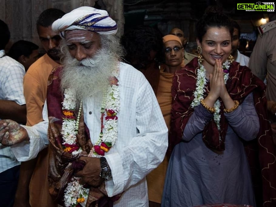 Kangana Ranaut Instagram - The power of meditation: Kangana with Sadhguru ji and Juhi ji at Kashi Vishwanath in Varanasi.