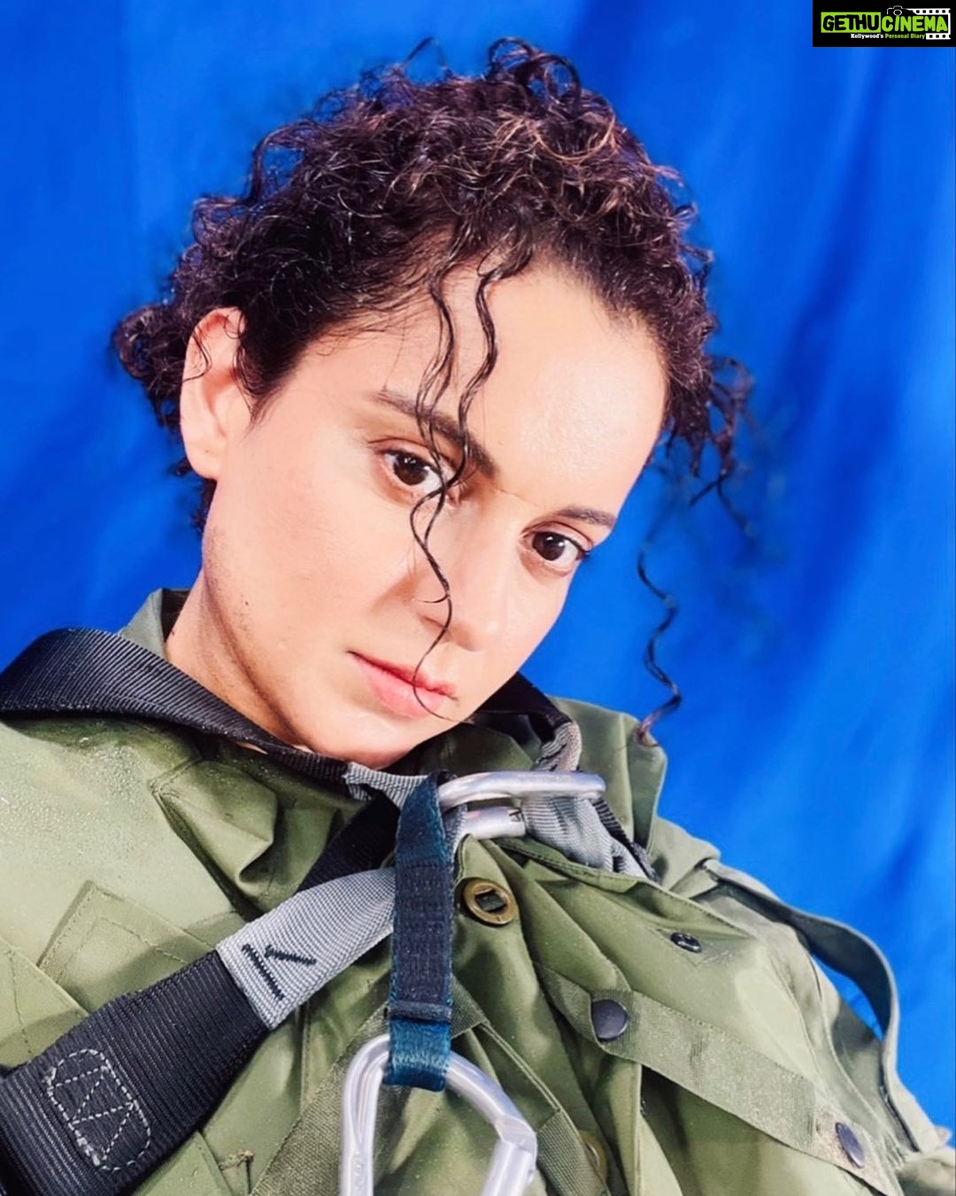 Kangana Ranaut Instagram - Mood when you haven’t had a break in ages and have to work through weekends also ….. But the show must go on… Current mission #Tejas