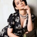 Kangana Ranaut Instagram – Retro queen in the house!! 🥰
.
.
.
.
Wearing @miumiu
Shoes @chanel
Neck piece @miumiu 
Photographer : @tushar.b.official
Hair : @hairbyhaseena
Make up : @chettiaralbert
Styling : @stylebyami
