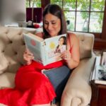 Kareena Kapoor Instagram - I'm a lil booked today... 😉❤️ Would love for you guys to join my journey and experience it with me. The pre-order link is in my bio ☺️