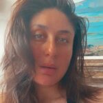 Kareena Kapoor Instagram - I need a tan ❤️ Ok going to workout now 👯‍♀️👯‍♀️🏃‍♀️🏃‍♀️