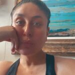Kareena Kapoor Instagram - I need a tan ❤️ Ok going to workout now 👯‍♀️👯‍♀️🏃‍♀️🏃‍♀️