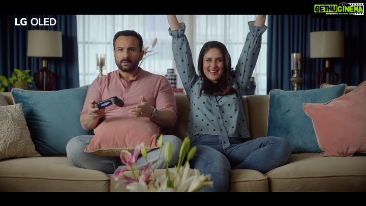 Kareena Kapoor Instagram - Gaming is a fine art ... it's very technical!! 🎮 Let's see who wins this one!! 😏😏 Level up your gaming experience with the all new OLED AI ThinQ by @lg_india Powered by Self-Lit Pixels which makes gaming more realistic. #LGOLED #BestTV #GalleryDesign #SELFLIT #LG #OLEDTV #BestTVforGAMING