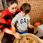 Kareena Kapoor Instagram - Pot, pot, pottery with the lil man ❤️❤️ Dharamkot studio such brilliant stuff 👏❤️💯