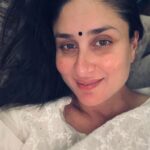 Kareena Kapoor Instagram – There’s something about wearing a bindi… just love it ❤️❤️😍