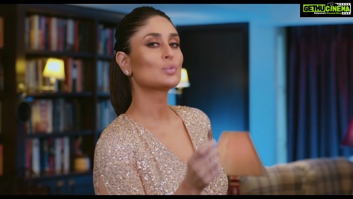 Kareena Kapoor Instagram - Hey guys, I’m loving #WFN – Working from Note as it lets me multitask like never before. With the power to work and play, it truly is a Powerphone! Get yours now. #GalaxyNote20Ultra 5G (Ready) #Samsung