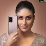 Kareena Kapoor Instagram – Hey guys, checkout my Mystic Bronze look inspired by the new #GalaxyNote20Ultra

With the power to work and play, from now on I’ll be #WFN – Working from Note. 

Follow @samsungindia to know more.

#GalaxyNote20Ultra 5G
#Samsung