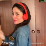 Kareena Kapoor Instagram - Aap convince hue ki main aur bolun? 🤭 Download the TrueFan app now and you can win a personalized video message from me! Link in my bio. #TrueFan #StarKaYaar @truefan_official