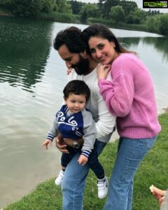 Kareena Kapoor Instagram - All I ever need… 🌎❤️ #FavouriteBoys #TakeMeBack