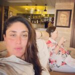 Kareena Kapoor Instagram - While the mother eats kheer …the daughter poses❤️❤️#the mothership#Meri Maa❤️