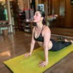 Kareena Kapoor Instagram - More stretching, less stressing 🧘🏻‍♀️ Stay flexible, stay fit and stay fab! . @mcmary.kom @rahulkl and @duteechand, it's your turn to #StretchLikeACat with @pumaindia #InternationalYogaDay