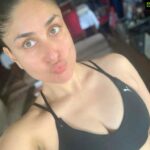 Kareena Kapoor Instagram - I think my lips exercise the most... Well, I do atleast 100 pouts a day! 💁🏻‍♀️🤣
